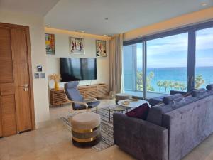 Luxury Seaview Escape 3bd in Limassol Skyscraper