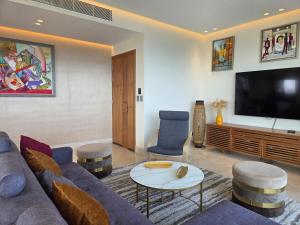 Luxury Seaview Escape 3bd in Limassol Skyscraper