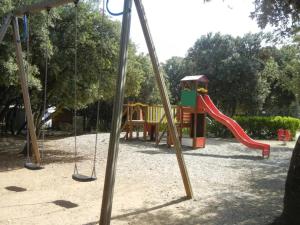 Maisons de vacances Bungalow accueillant avec jardin a Orgnac-l-Aven : photos des chambres