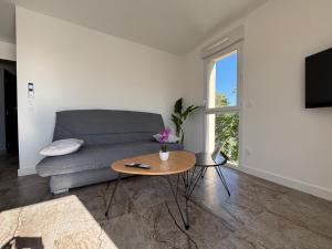 High-end, direct access to VIAS-PLAGE beach