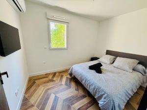 High-end, direct access to VIAS-PLAGE beach