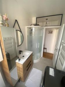 2 rooms, 6th arrondissement, bright, view of Invalides