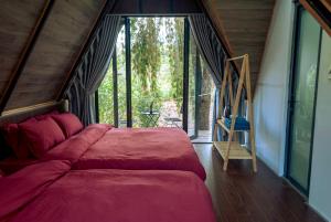 Vạn Tùng Homestay & Café