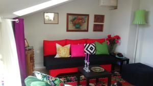 Orange Cube Apartment 