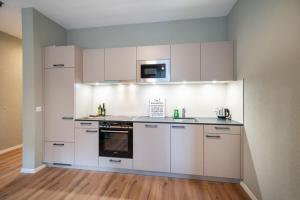 BetweenLakes Apartment ground fl