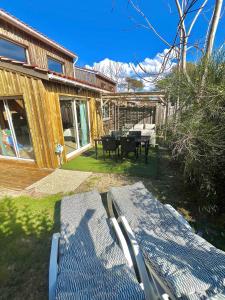 Chalet Bois Surf 5 min à pieds de locéan