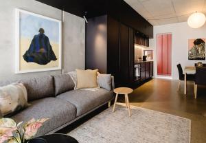 NYC Loft Vibe! 2BR City Stay w Rooftop Terrace