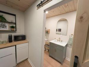 The Mountains are Calling - Private, Guesthouse Retreat near Yosemite