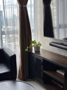 Condo in Mandaluyong with BGC Skyline