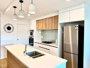 Newly Built 3 BDMs Besides Chartwell Shopping Mall - 4hvězdičkové hotely ve městě Hamilton