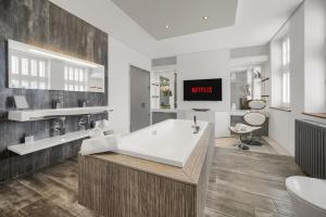 Luxury & Modern - Central - Beach Access - Wind St