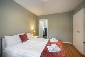 BetweenLakes Studio 1st flr west