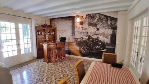 Maisons de vacances 4 Bed-Sleeps 8-Aircon-Garden-Pool-Parking : photos des chambres