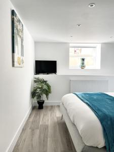 Redland Apartment - Two Bedroom with Private Patio