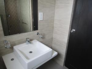 SKYLINE SUITE Luxury Penthouse at The Highness Rajagiriya