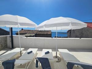 LOKVICA Holiday house with pool