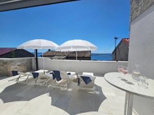 LOKVICA Holiday house with pool