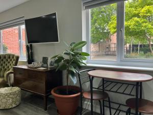 SPALDING - Self Contained Studio Double - An extra single bed can be provided