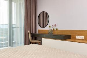 Platinum Designer Flat with Balcony & Parking by Flat Manager