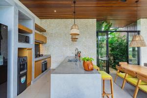 Brand NEW 6BR Villa Amazing VIEWS