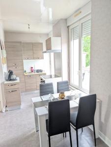 Appartements Grands Studios Maillochon acces Gare de Poitiers et Centre ville a Pieds : photos des chambres