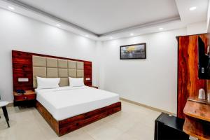 Collection O Hotel Evergreen
