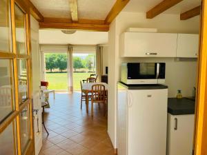 Maisons de vacances Gites le Fabras, espace de verdure, piscine collective et jeux : photos des chambres