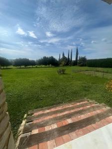 Gites le Fabras, espace de verdure, piscine collective et jeux