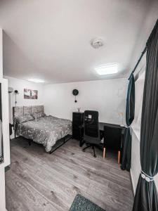 Ensuite Double Room with Kitchen