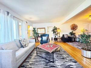Charming 3BR House - Hal-UC