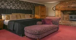 Deluxe Suite room in The Judds Folly Hotel Sure Hotel Collection by Best Western