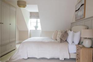 Stylish 3BD Townhouse in Central Winchester