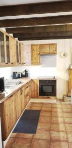 Maisons de vacances Les Hortensias a ST GILLES VIEUX MARCHE WIFI NETFLIX CALME : photos des chambres