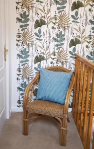 Maisons de vacances Les Hortensias a ST GILLES VIEUX MARCHE WIFI NETFLIX CALME : photos des chambres