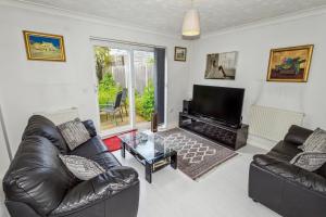 Urban Oasis - Modern 2B2B Retreat Near Nature