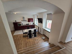 FERIENWOHNUNG 77m2 APARTMENT 2 RAUM WOHNUNG im ZITTAUER STADTZENTRUM INNENSTADT INNENRING TOP LAGE MARKT UND RATHAUS NÄHE