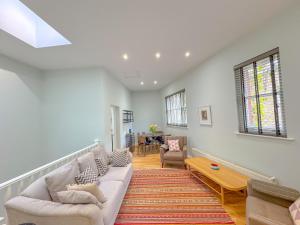 Boutique Townhouse in Fitzrovia Pass the Keys