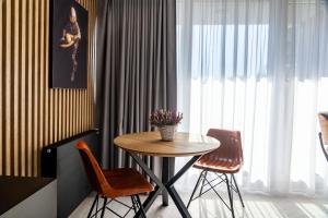 Hamba COSMOS- self check-in, parking, 24h , VAT