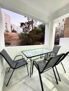 Modern One-Bedroom Suite with Balcony in Central Nicosia