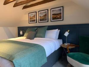 King Room room in The Balerno Inn
