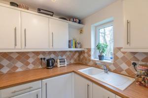 Chic Flat in Woolston: Nr Southampton City Centre