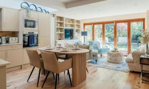 Beautiful Ground Floor Apartment Plus Private Garden