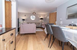 Elegant Ludlow Haven: 4Bed Ultimate Tranquility