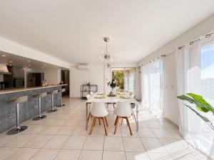 Maisons de vacances Maison au Castellet avec piscine : photos des chambres