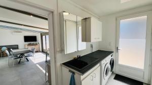 Maisons de vacances Maison Hirondelles, piscine mer et foret : photos des chambres