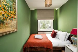 Elegant and Peaceful 2BD apt - Barons CourtLondon