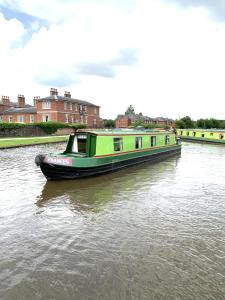 Stone - Boat - Sleeps 4 - Pet Friendly-85ws