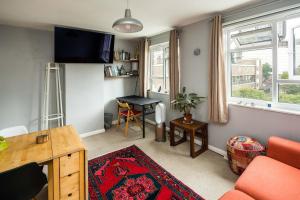 2BD Stylish Home wt Grand Piano Central London