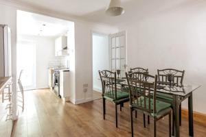 Stylish 2BD Family Hideaway in Dover