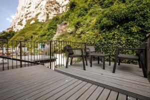 Stylish 2BD Family Hideaway in Dover